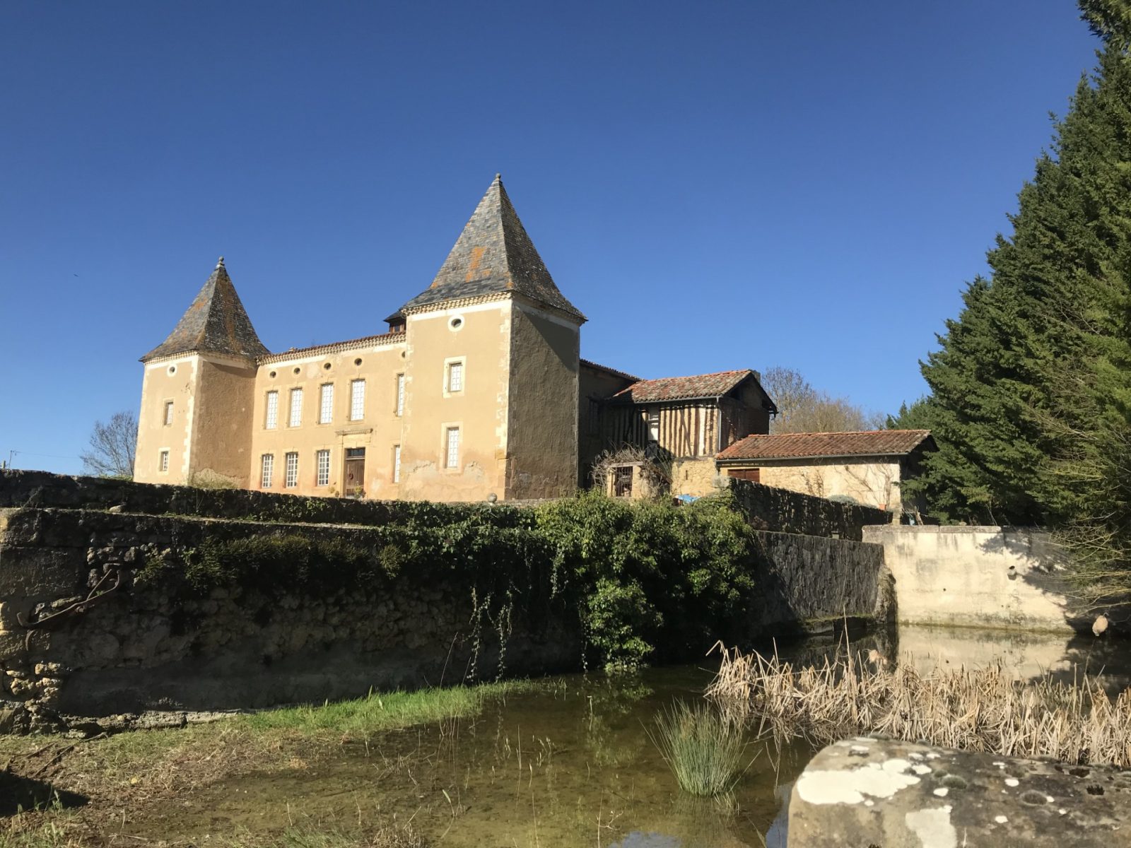 Château de La Broquère depuis la douve